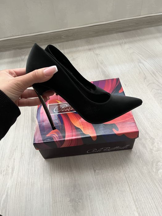 Дамски обувки на висок ток