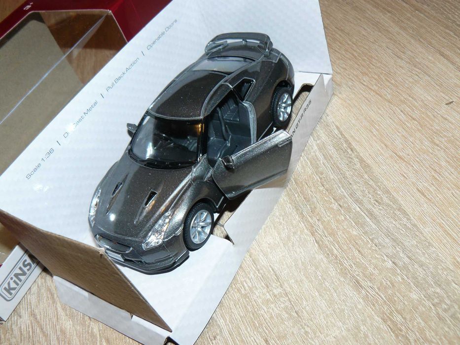 Macheta Auto De Colectie NISSAN GT-R R35 Scara 1:36,Noua,De KINSMART