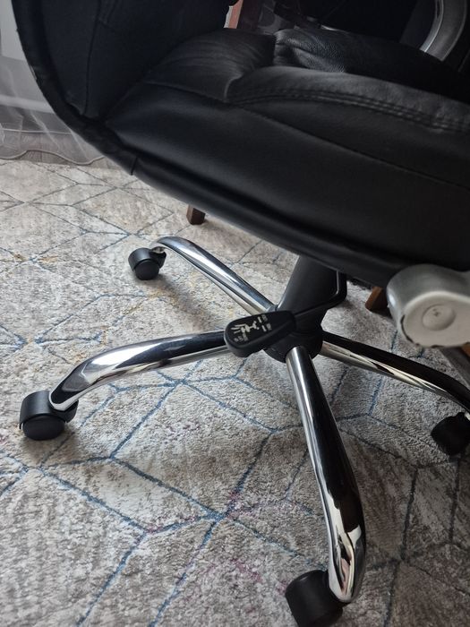 Продаю стул  компьютерный ,либо для офиса