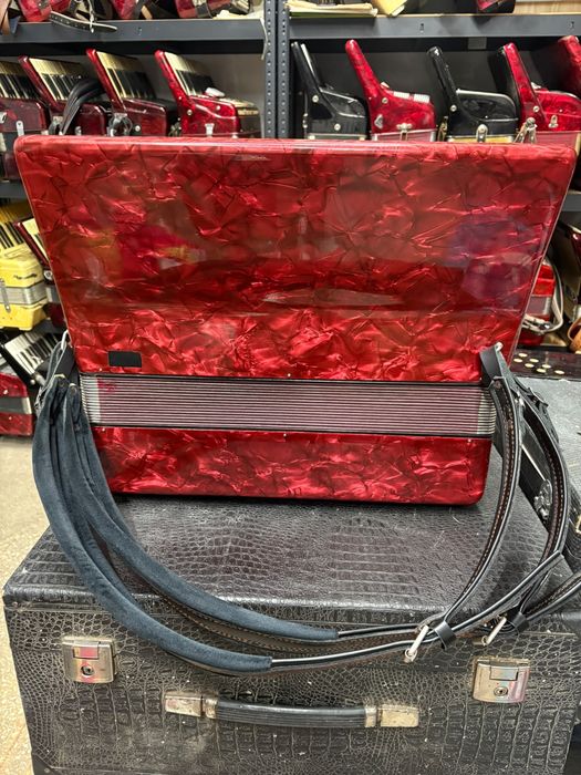Acordeon nemtesc Weltmeister Stella cu 120 de basi, cu surdina