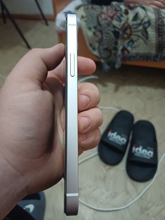 12 айфон продам срочно