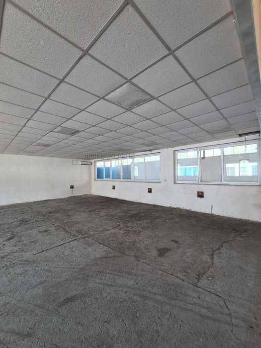 Самостоятелна промишлено-складова сграда. Помещения 380  кв.м. 160 +180 +200 + 340 + 540 кв.м., с. Скутаре-Рогош (Пловдив)