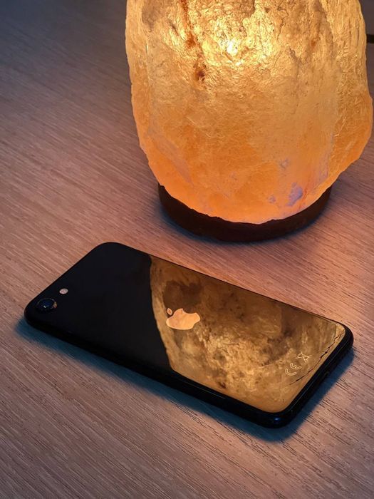 продам или обменяю iPhone SE 2 gen