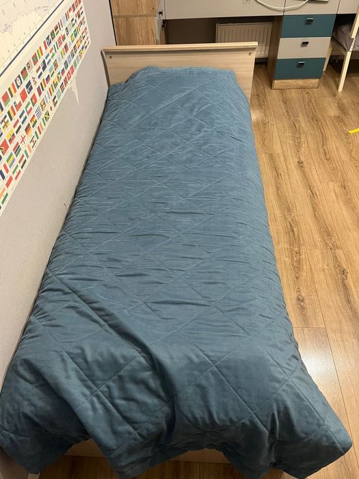 Кровать без матраса