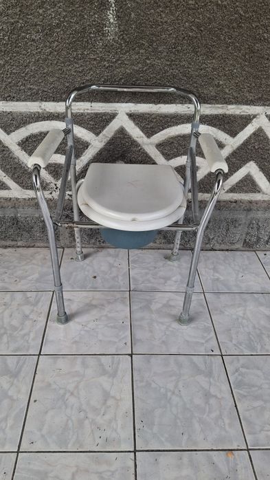 Санитарный.    стул