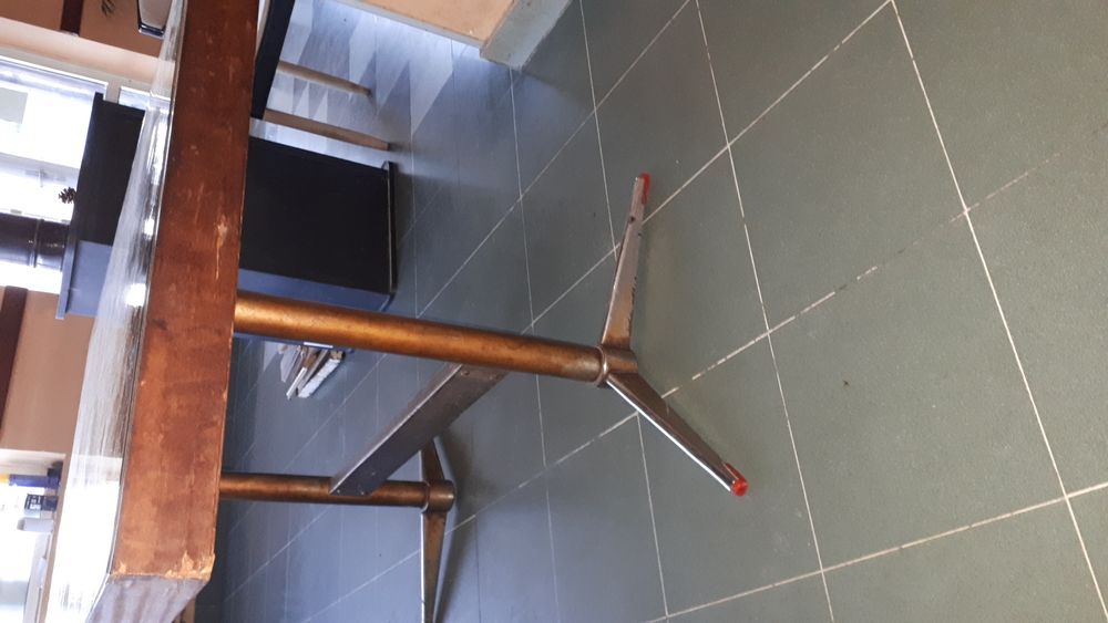 Масивна трапезна маса