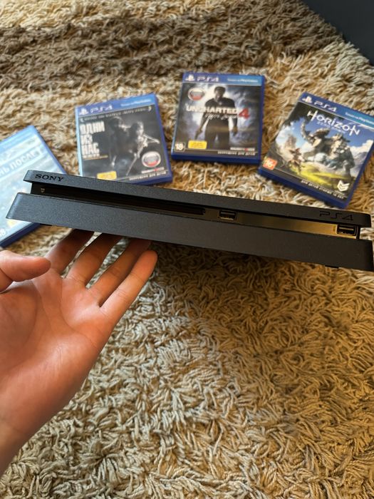 Playstation 4 slim 500gb + 4 игры