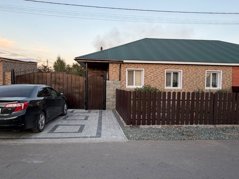 Продам дом на Зеленстрое, имеются все хоз постройки