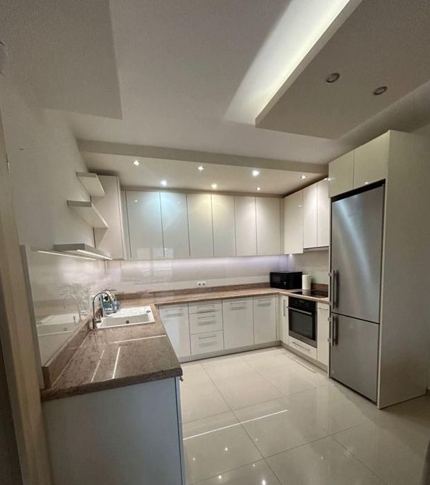 Дава се под наем Четиристаен апартамент в София, Зона Б-18 - 98 кв.м за 900 € - Снимка #2