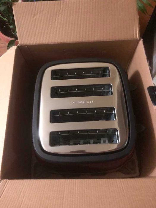 Стилен акцент в кухнята – нов двоен тостер за 4 филии Russell Hobbs