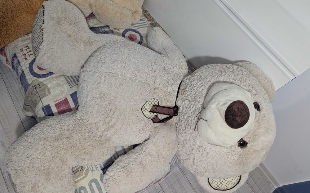 Голям плюшен мечок