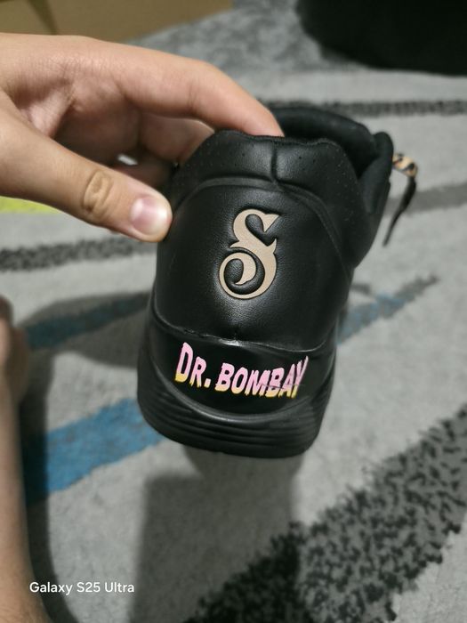 Vând adidasi skechers in colaborare cu snoop dog