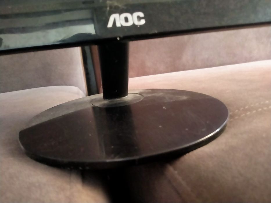 Монитор Aoc, с проводами в комплекте кабель монитора и вга