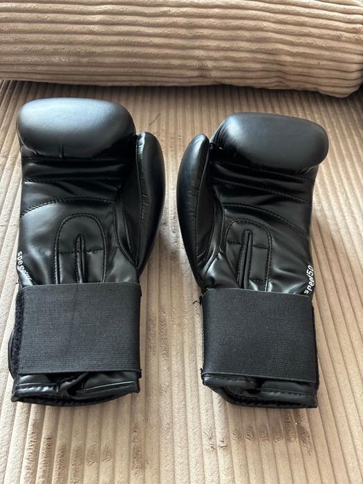 Set complet Adidas Box – NOU – mănuși, protecții tibie, feșe și protecție dentară
