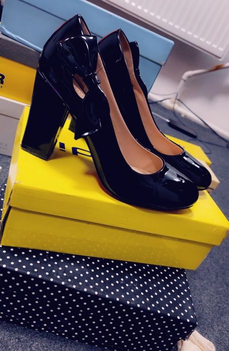 Ayollar xar xil tuflilar sifati aloo