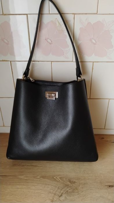 Poseta de piele neagra