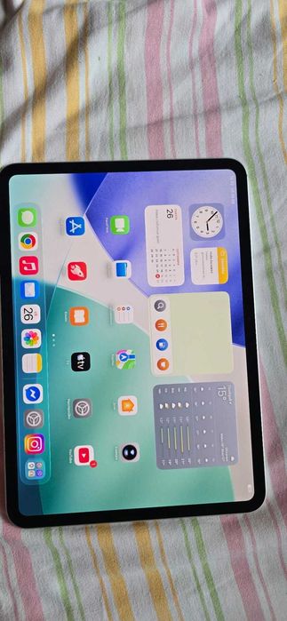 Продавам iPad Pro 11" 256GB (5-то поколение) + Apple Pencil Pro и зарядно