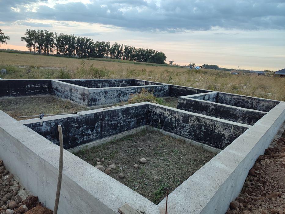 Продаётся участок с фундаментом,