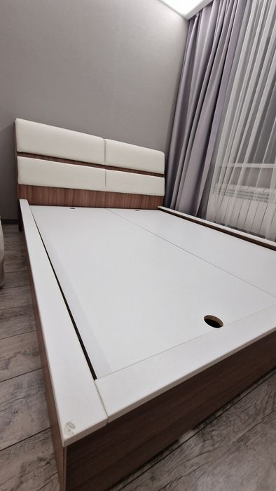 Продам 2х спальную кровать