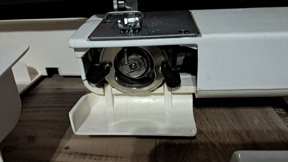 Mașină de cusut FiF