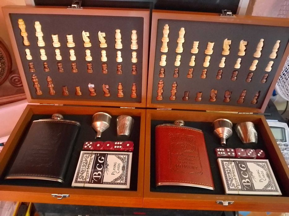подаръчен комплект-шах с карти