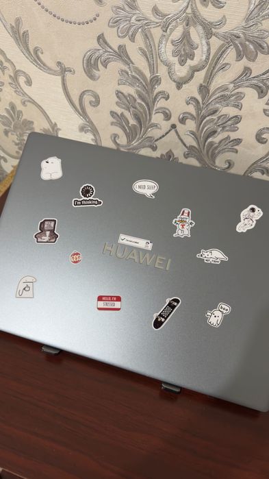 Ноутбук- Huawei Matebook