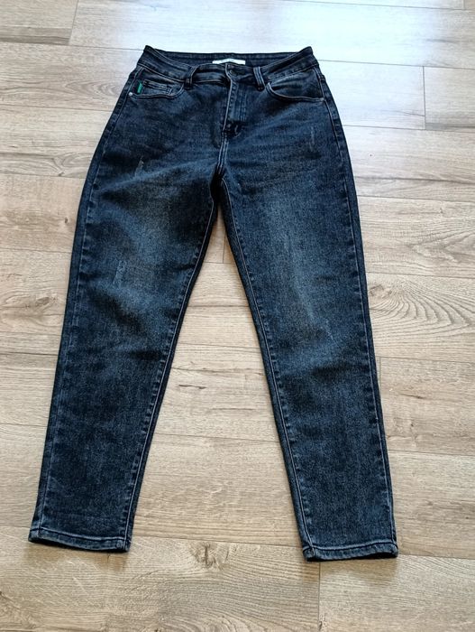 Blugi dama mărimea 27 trimit prin posta romana detalii in privat