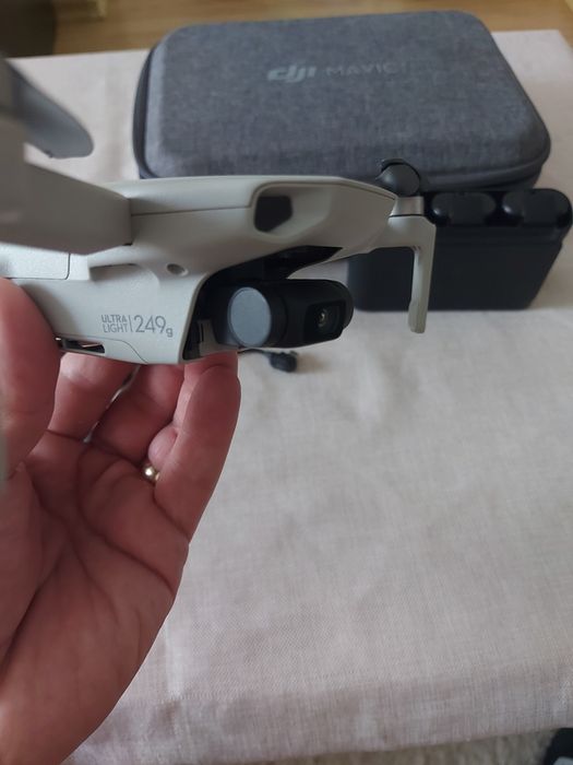 Dronă Dji mavic mini