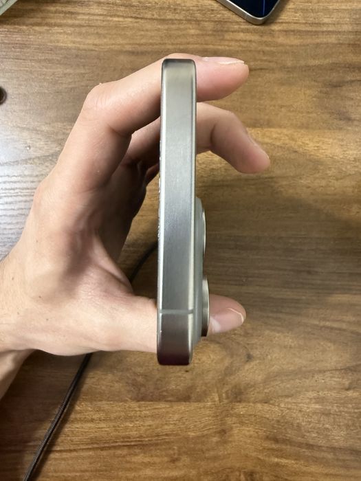 15 Pro max 256gb с разбитым стеклом