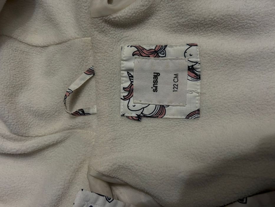 Продам ветровку для девочки