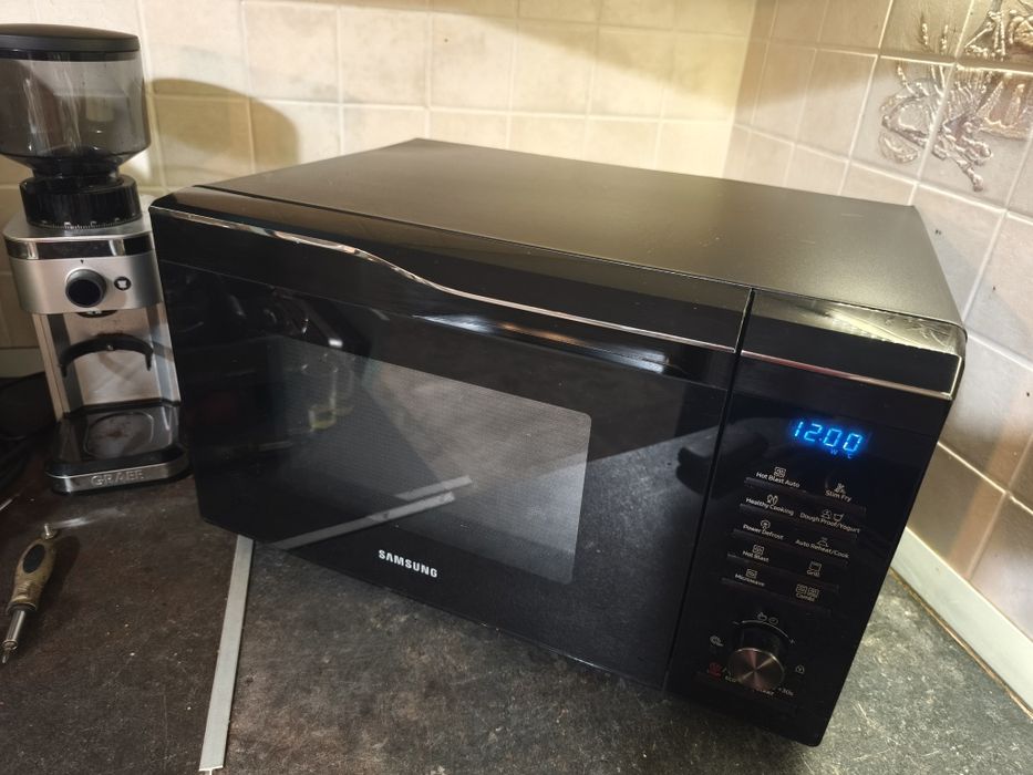 Samsung cuptor cu microunde si airfryer 28 litrii fabricat 2022