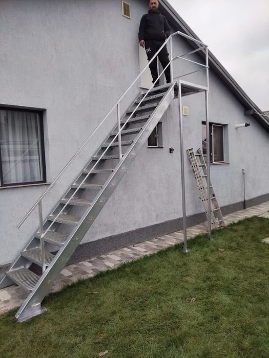 Scări metalice zincate