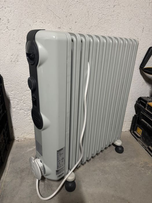 Маслен радиатор Delonghi