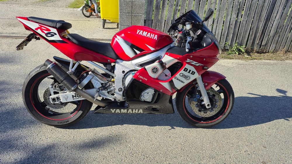 Vând Yamaha R6 2800€