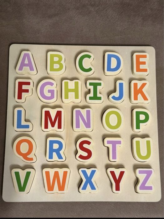 Puzzle din lemn cu litere
