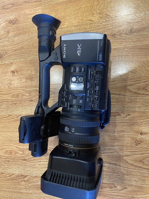 4К видеокамера Sony FDR-AX1