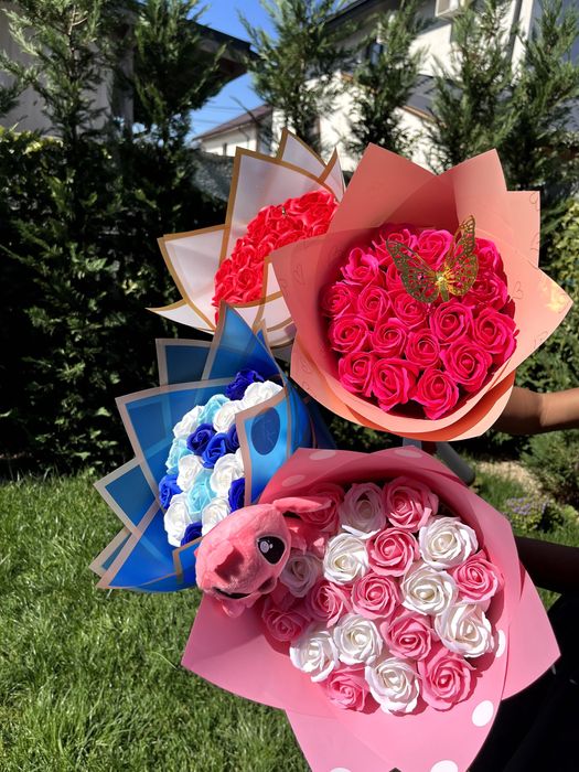 Buchet trandafiri săpun/ stitch initiala ursulet/ valentine s day