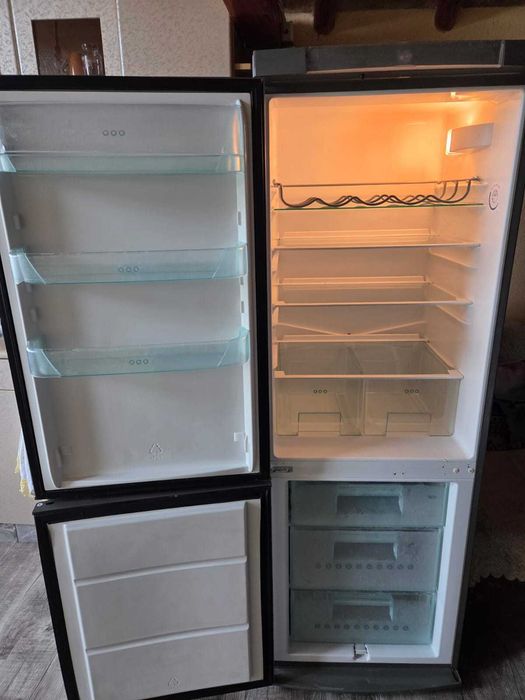 Хладилник с фризер