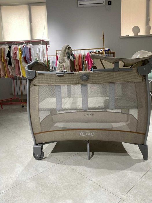 Манеж кроватка  Graco  с пеленальным столиком