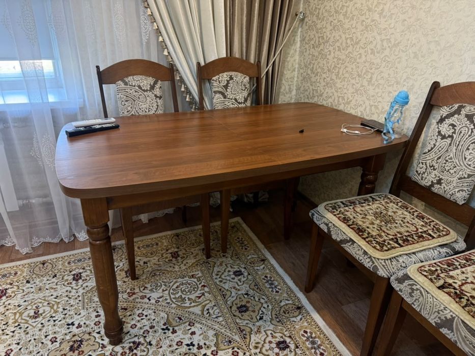Продам стол в отличном состоянии.