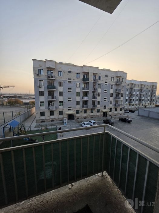 Vayeni garadok studio qilingan uy