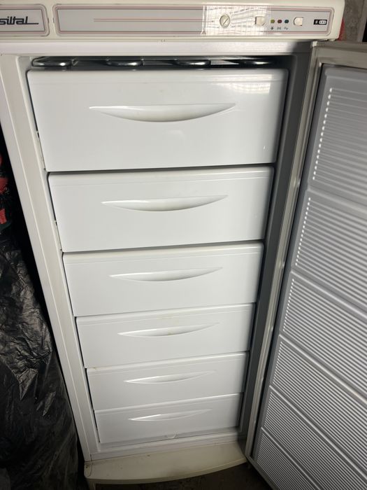 Фризер с 6 чекмеджета много малко ползван
