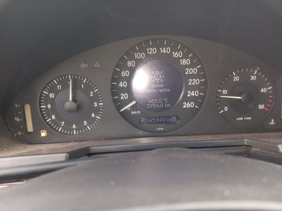 Мерцедес е270 w211