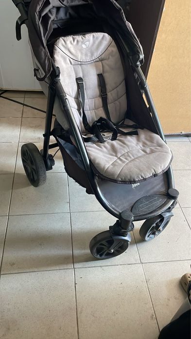 Продам коляску и детский стул со столиком