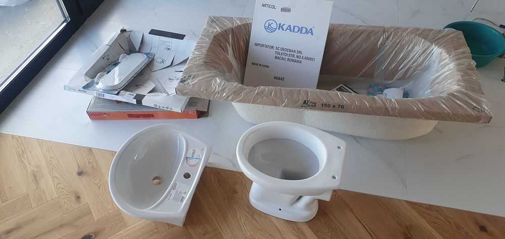 Set baie: Vană + chiuvetă + vas wc + cădiță + oglindă (toate noi)