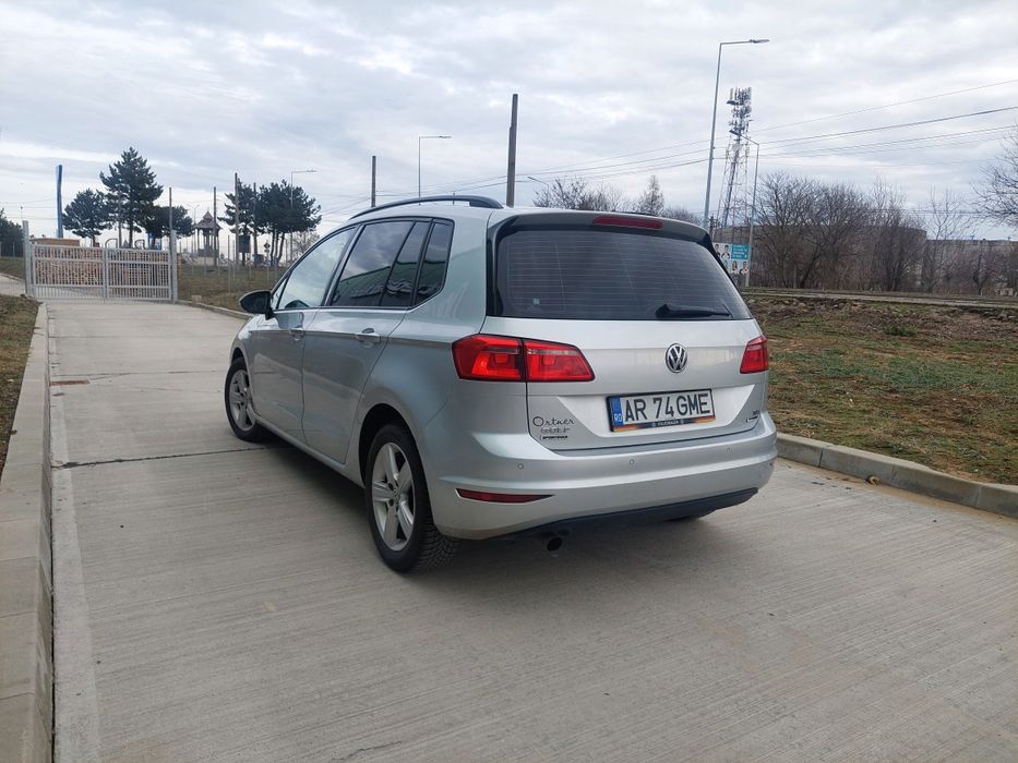 Vând Golf  7  PLUS. 1,6 Tdi.  110Cp.  An  2015