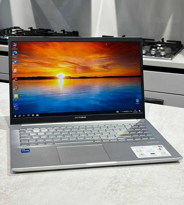 Asus Vivobook i5-1135g7/8/256/Display OLED FHD 15'6