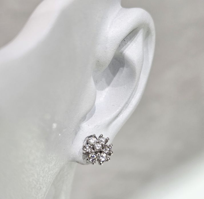 Изысканные серьги-пусеты