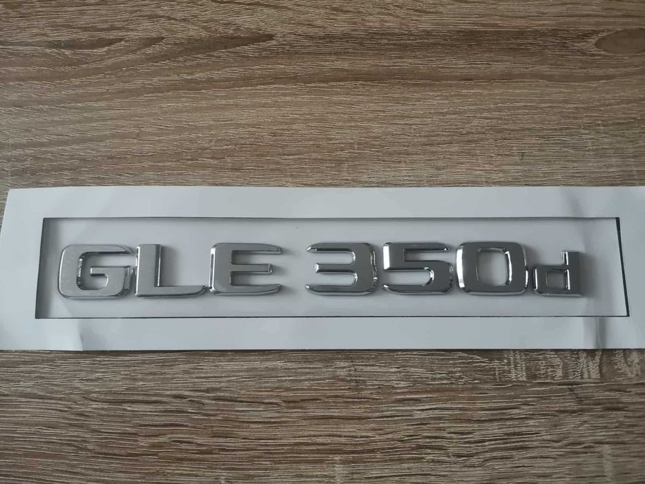 сребрист надпис Mercedes Benz GLE 350d