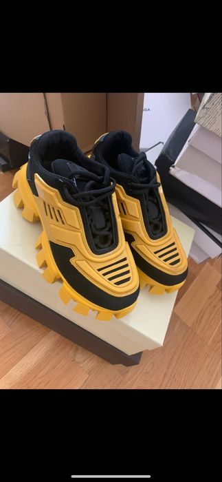 Кроссовки Prada желтые